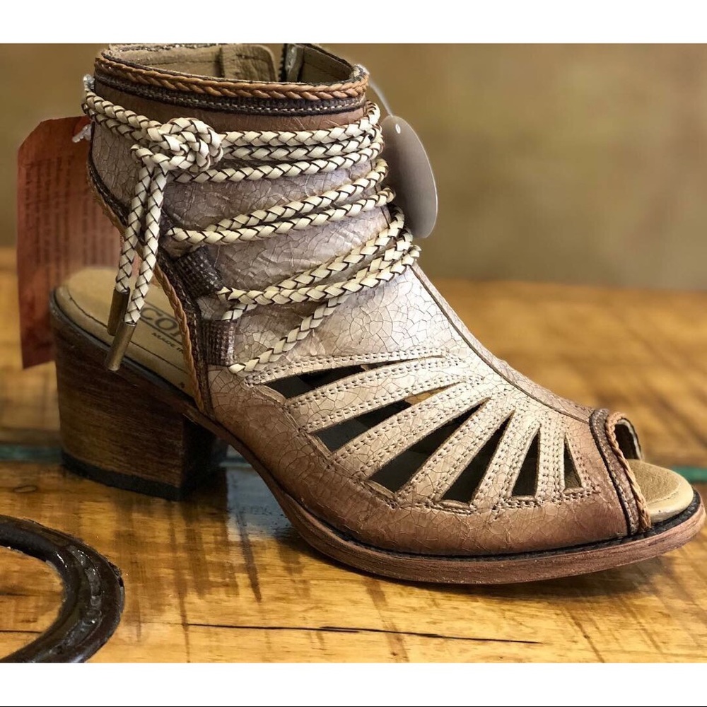 [ BRAND NEW ] Corral Sandals